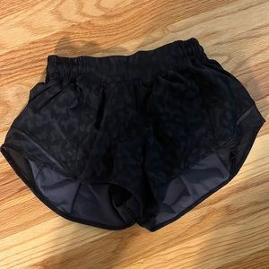 Lululemon Hotty Hot Shorts 2.5 inch